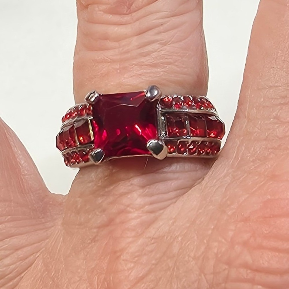New Ring Size 7.5‎ Red Square Faceted Center Side Stones SilverTone Valentines